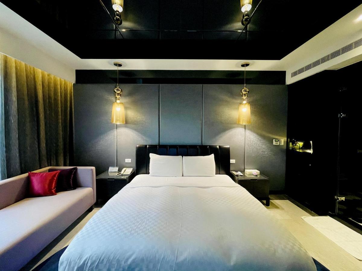 Janeeyre Motel Taichung Buitenkant foto