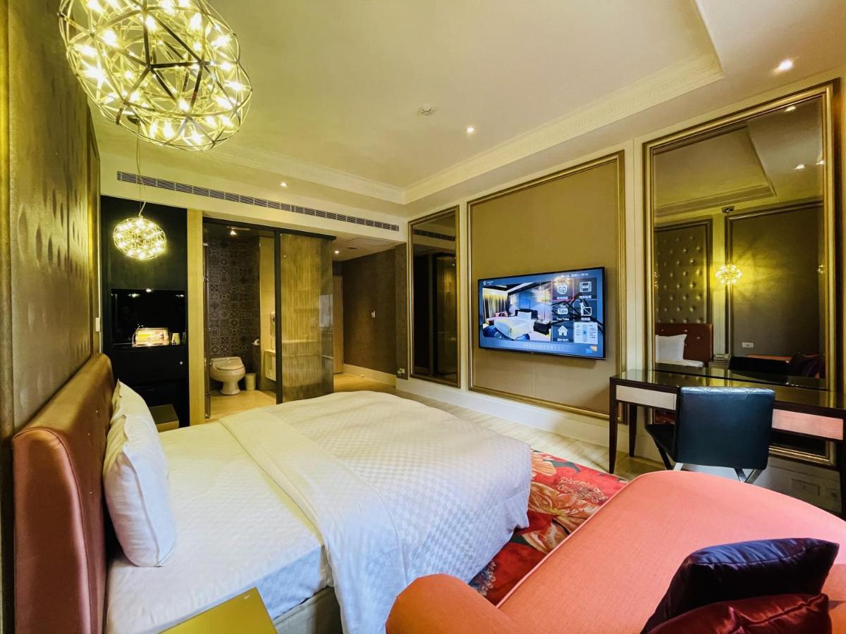 Janeeyre Motel Taichung Buitenkant foto