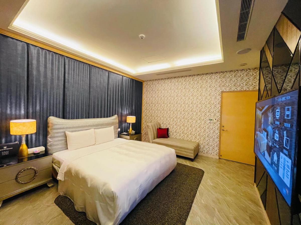 Janeeyre Motel Taichung Buitenkant foto
