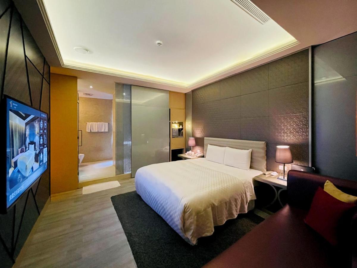 Janeeyre Motel Taichung Buitenkant foto