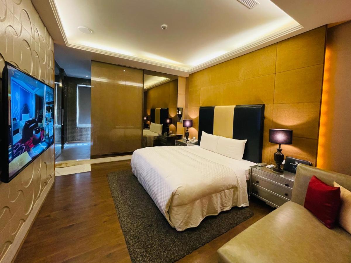 Janeeyre Motel Taichung Buitenkant foto
